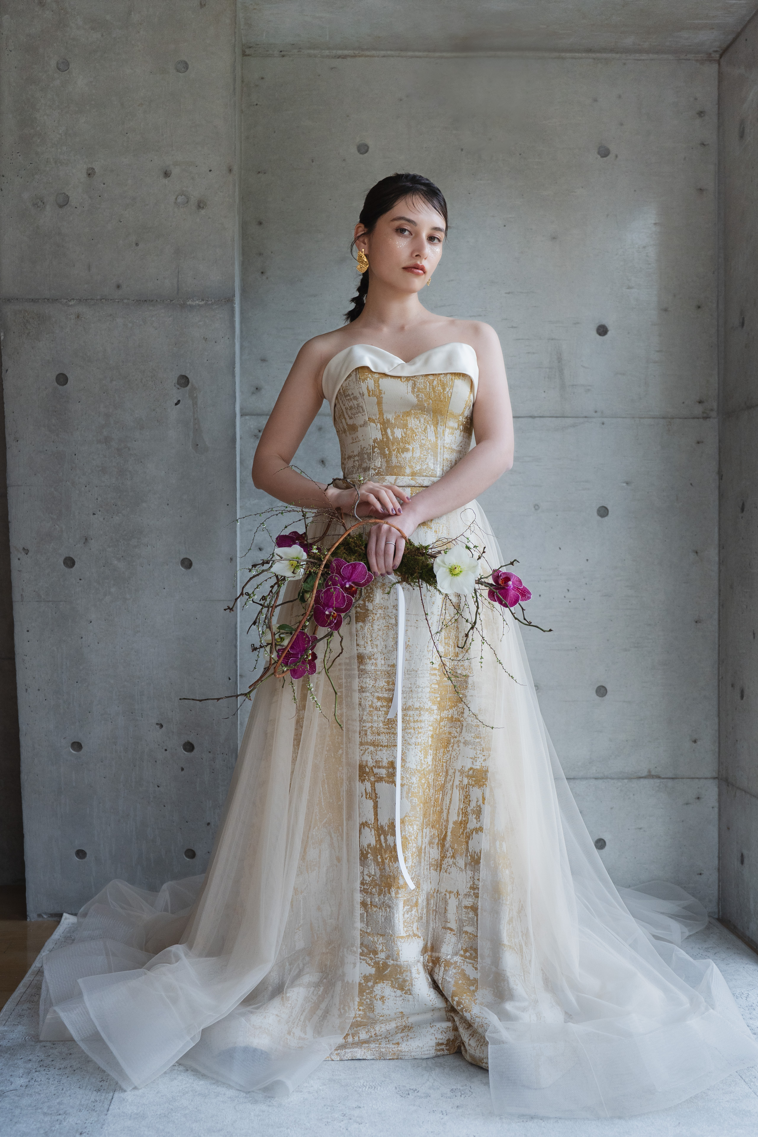 婚礼花作例 窓辺の白花アレンジ